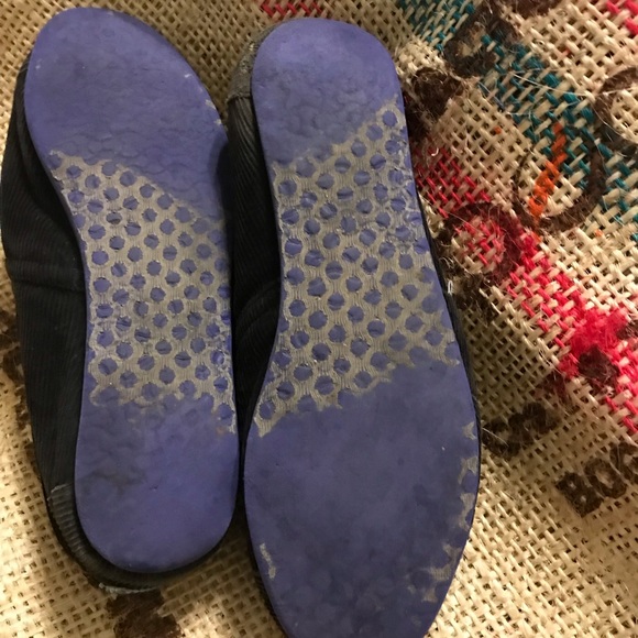 Toms black corduroy with purple sole *worn on toe* see photo - Picture 4 of 6